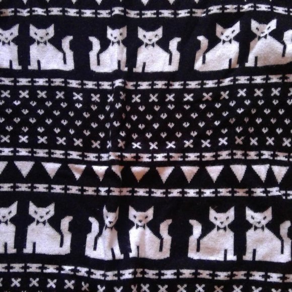 Sweater (fits an XS) - Picture 4 of 5